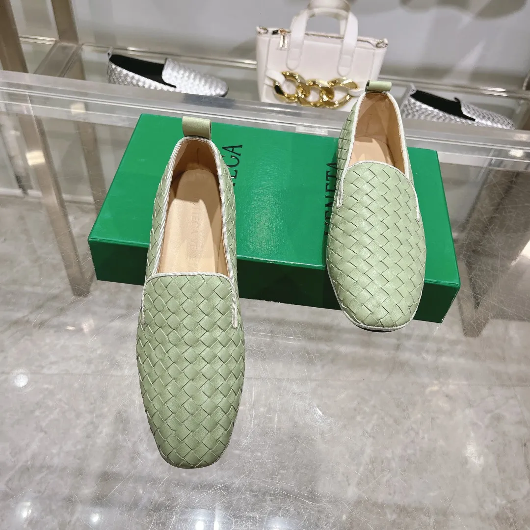 [BV] Top P: 760💰Size for couples: 35-44 (Female 40.41. Male 38 45. Customized and non-returnable) (Bottega Veneta) Genuine leather outsole classic woven beanie shoes, set of feet and heels for two wears Blessed are the little feet👣👣Comfortable casual shoes that can be worn all year round, made of imported first-layer sheepskin➕fine-quality sheepskin leather, imported sheepskin lining, luxury genuine leather outsole [rose][rose], Bottega Veneta is an Italian luxury brand. Made using traditional Italian leather craftsmanship. .